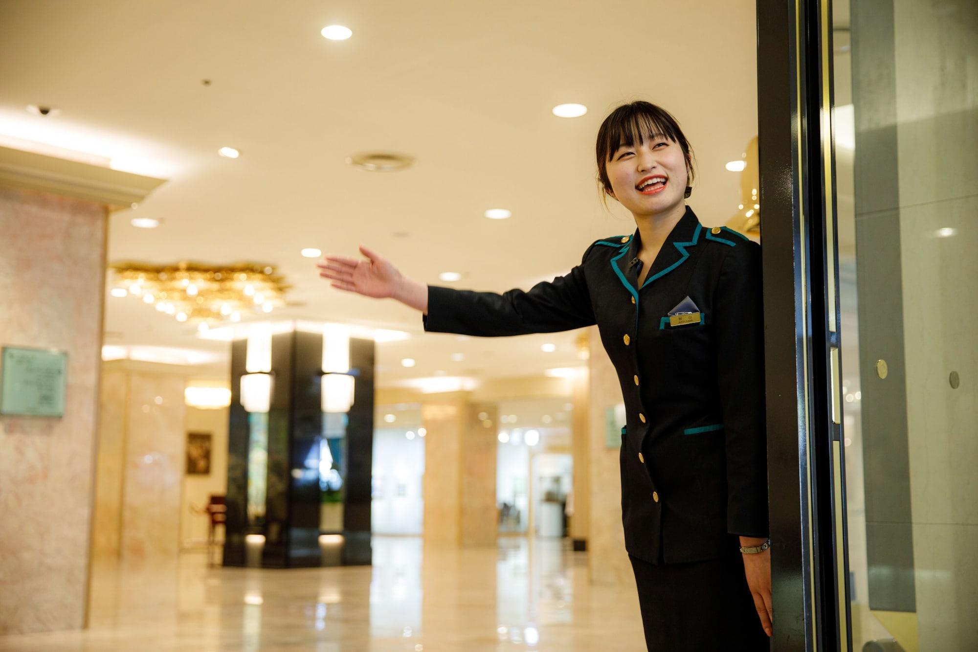 博多新大谷酒店 福岡 外观 照片 A hotel concierge