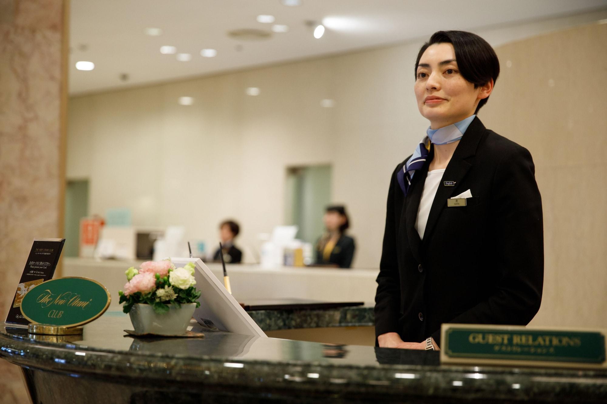 博多新大谷酒店 福岡 外观 照片 A hotel concierge in Seoul, South Korea